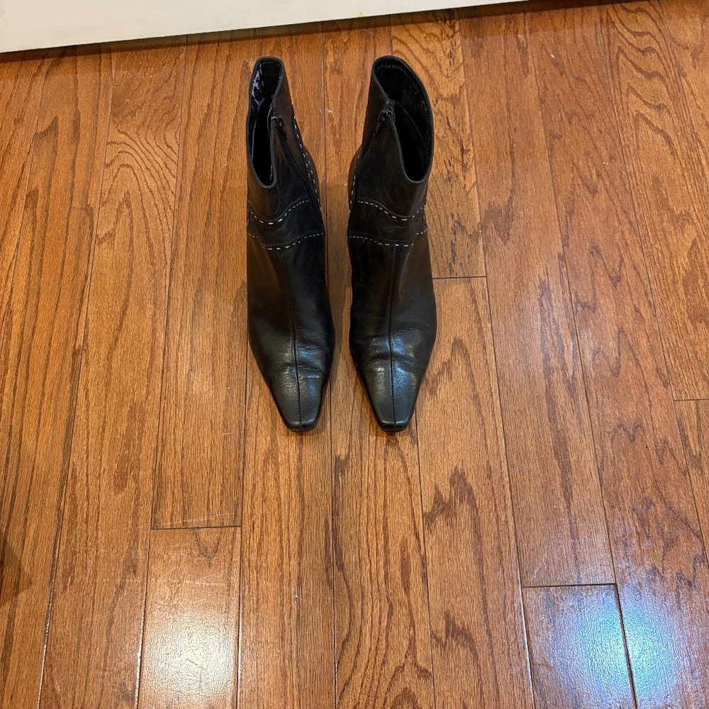 Talbots Vast M Black Ankle Booties - Size 7B-  With White Stitch Accents